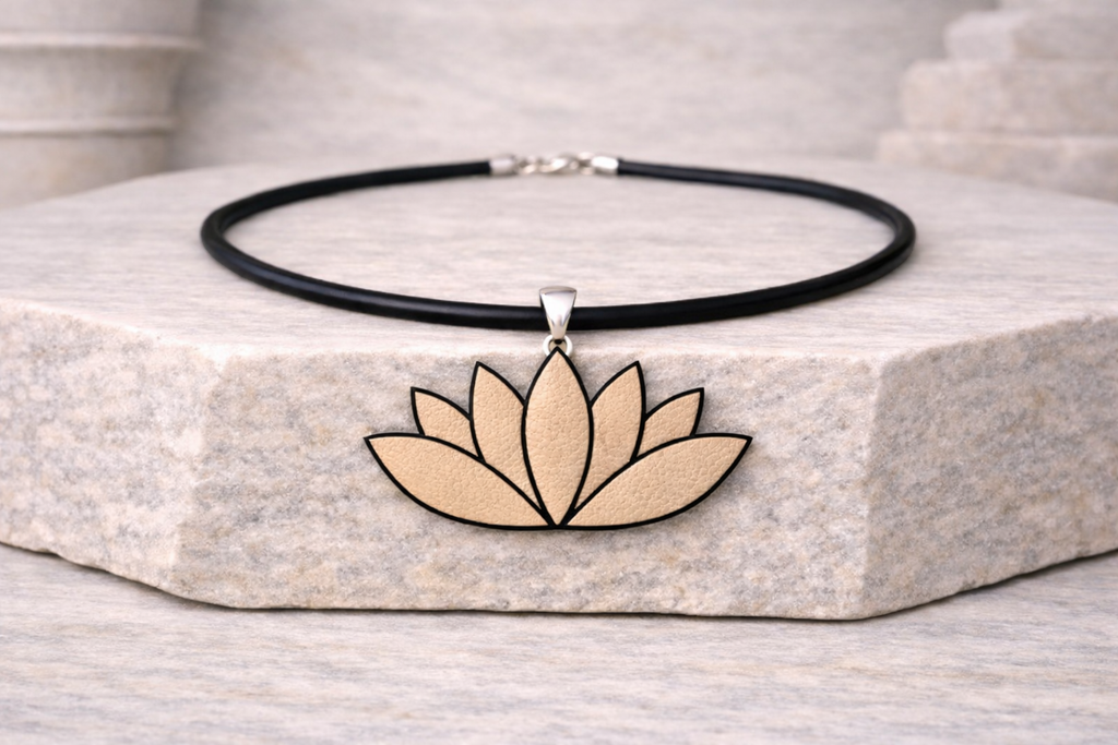 Lotus Essence Lederkette