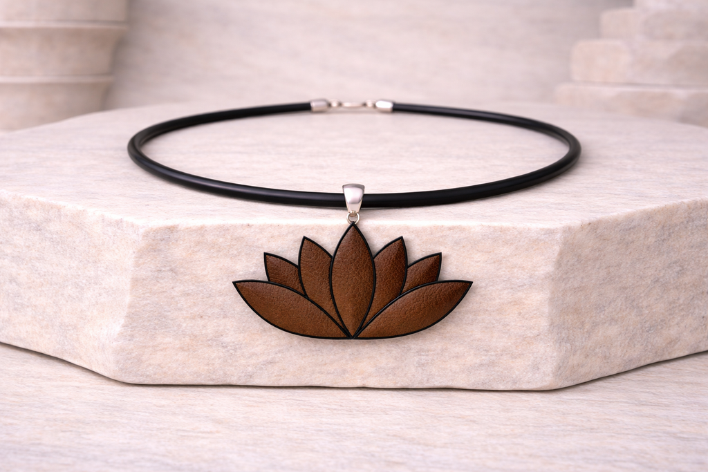 Lotus Essence Lederkette