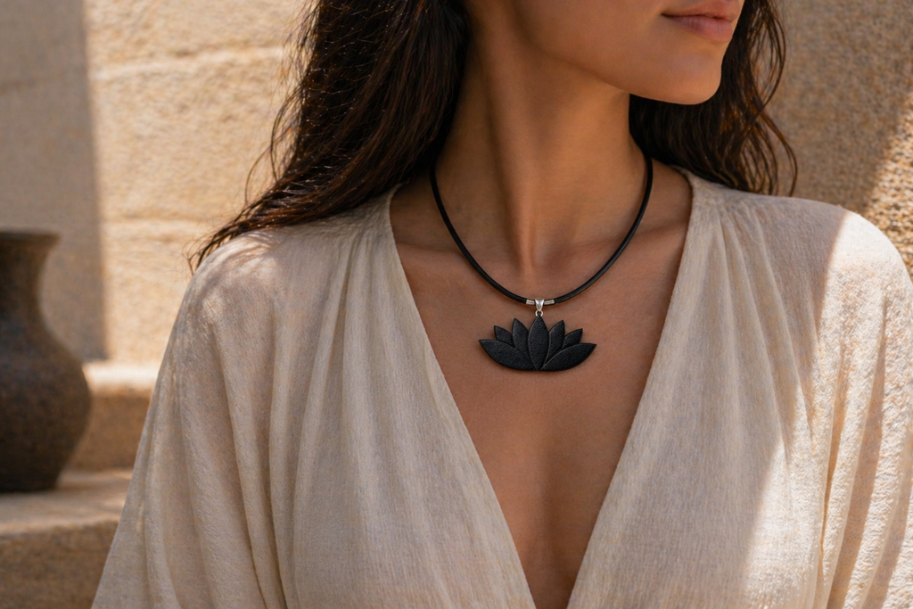 Lotus Essence Lederkette