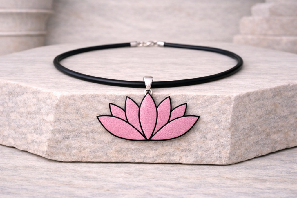 Lotus Essence Lederkette