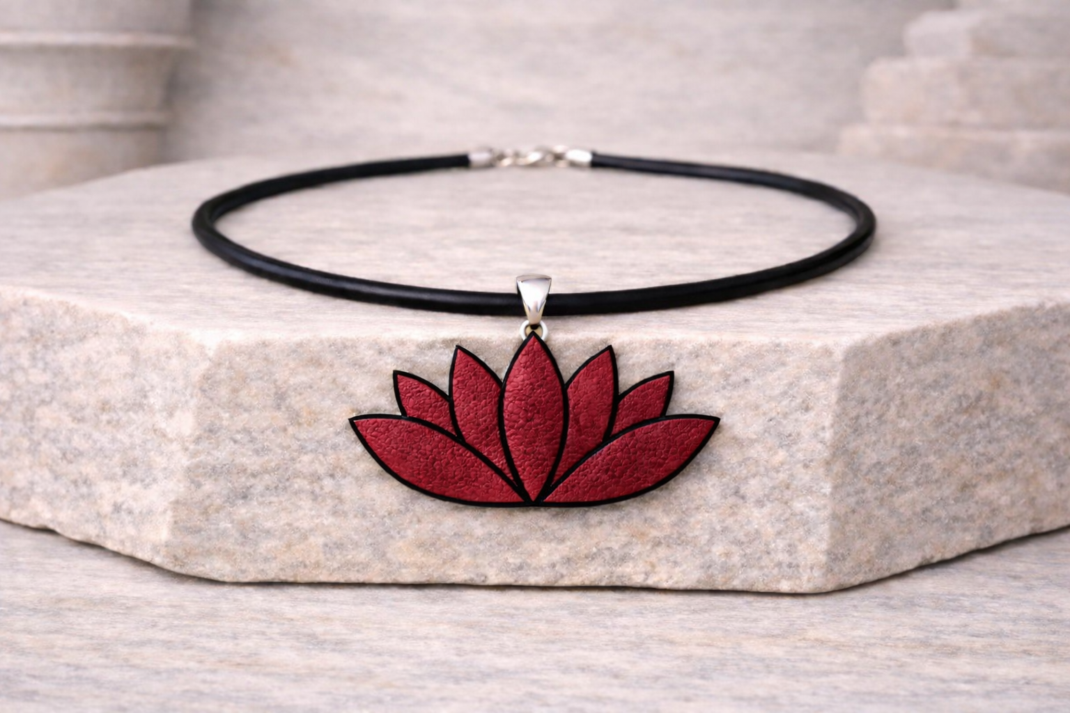 Luxor Lotus Lederkette